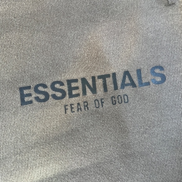 FOG - FEAR OF GOD Essentials Sweat Shorts - Small - Picture 2 of 6